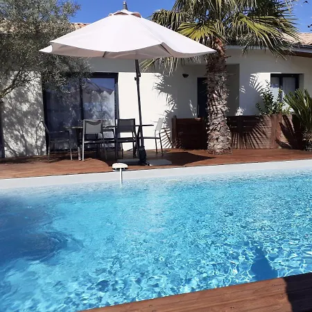 Familiale Avec Piscine Chauffee Calme Proche Du Centre فيلة