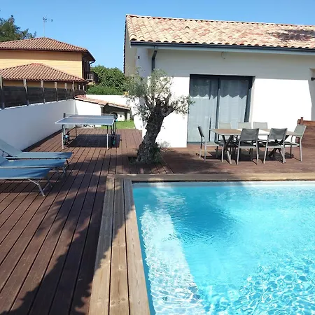 Familiale Avec Piscine Chauffee Calme Proche Du Centre فيلة